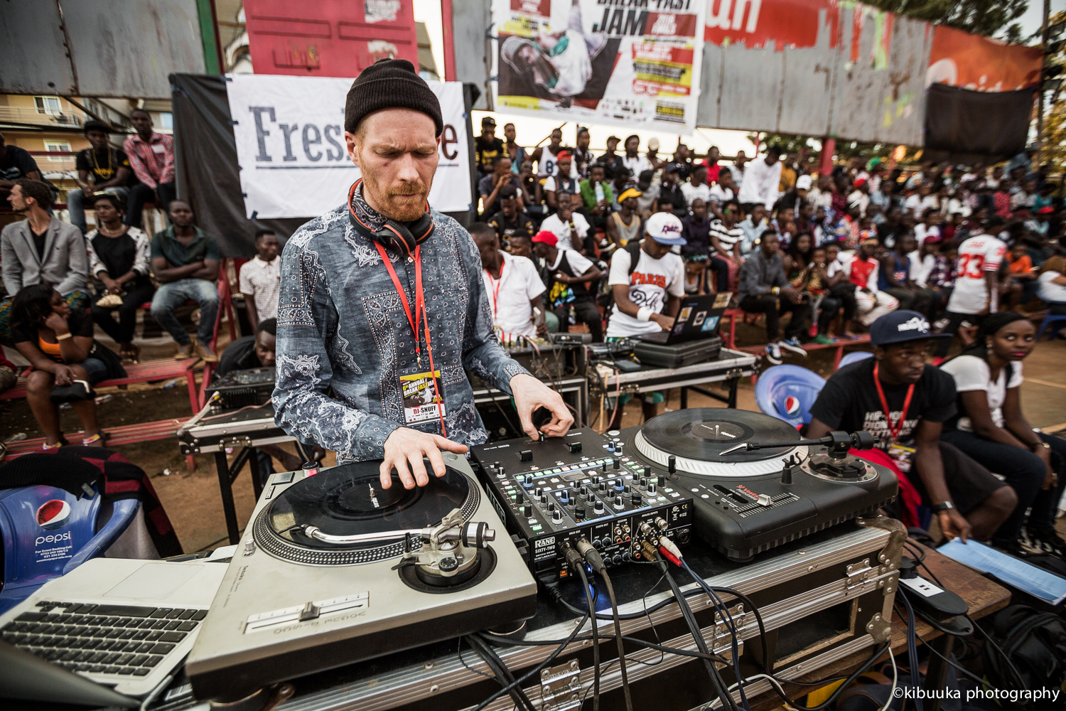 Dj-Snaff-from-uk-doing-what-he-does-best-at-the-event-photo